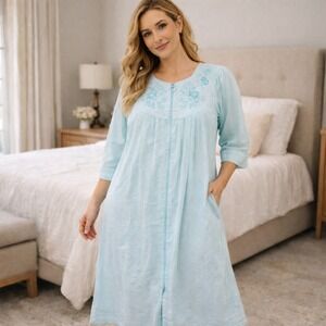 Miss Elaine Lightweight Blue Floral Embroidered Zip Front Robe Pajama M‎
